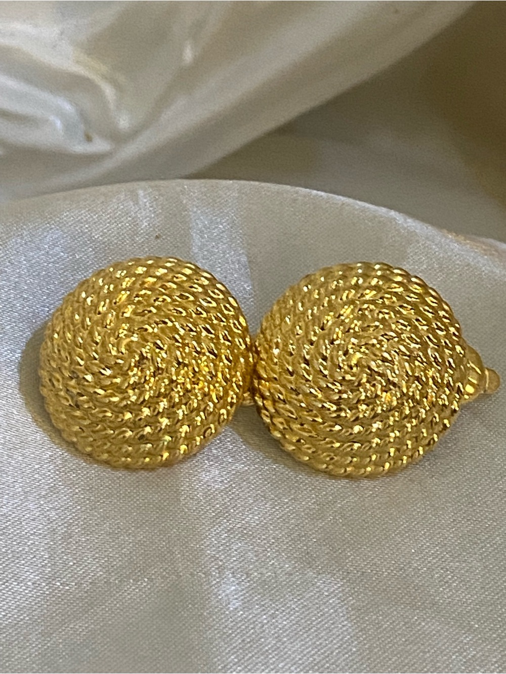 Vintage 80s Gold Tone Braided Rope Dome Clip On Earrings